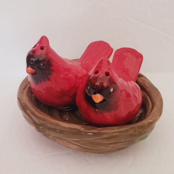 Red Cardinal Bird Salt Pepper Shakers Nest Tray - Picture 11 of 14
